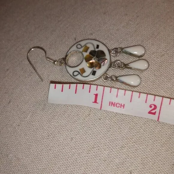 Alpaca Mexico: flowers inlaid abalone earrings. - Picture 3 of 3